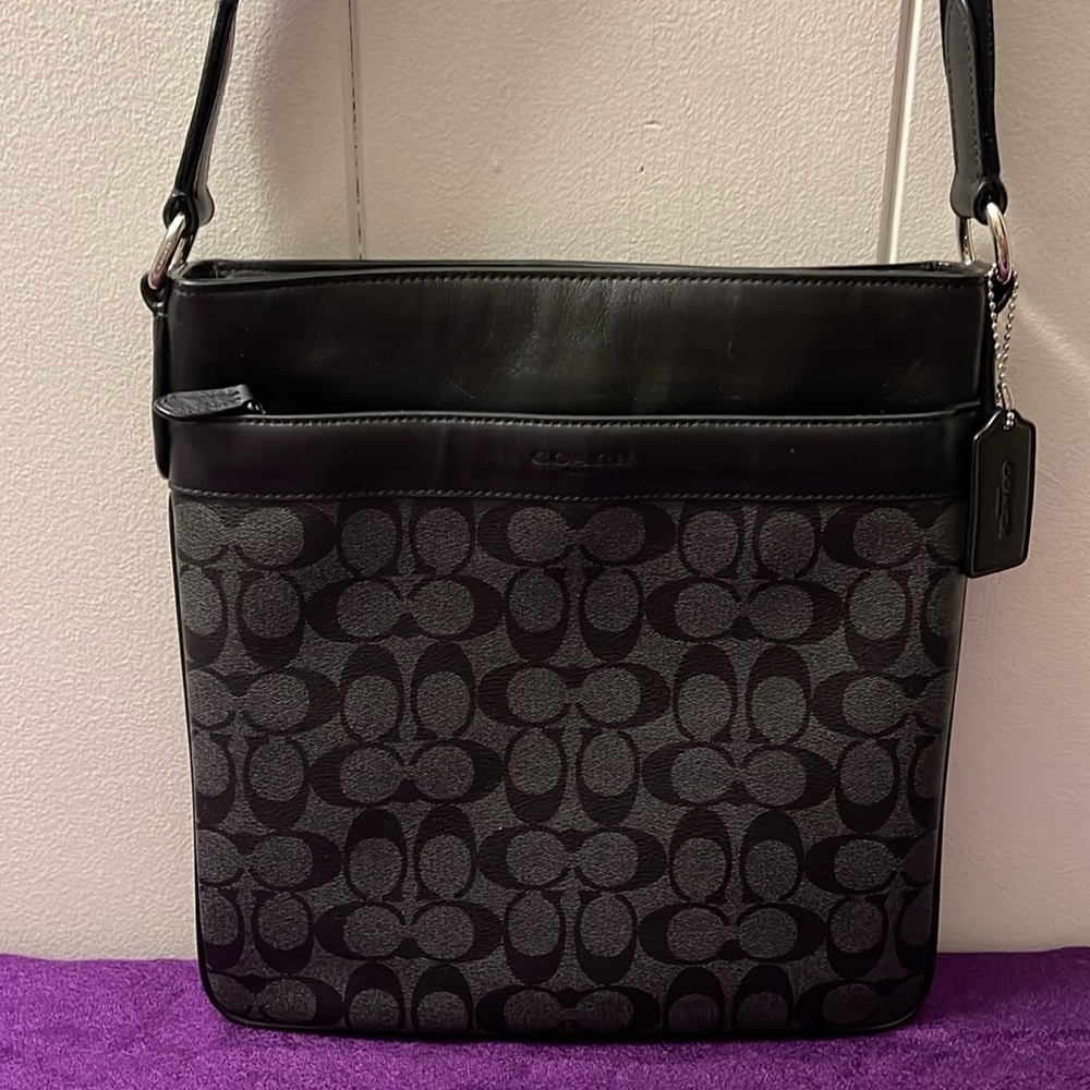 Vintage Coach Men’s Crossbody bag with minor signs of use
